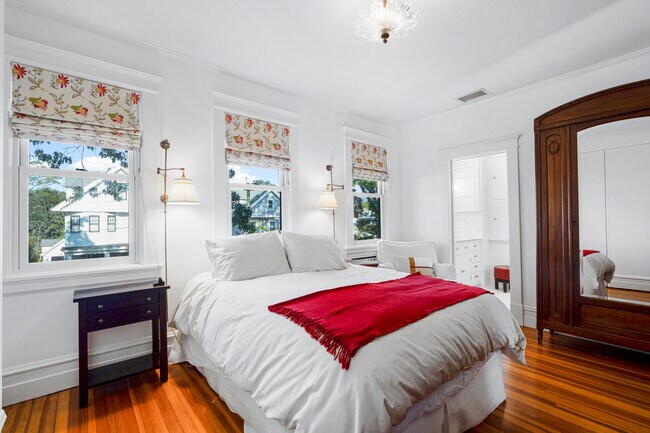 Building Photo - 5 Gerlach Pl