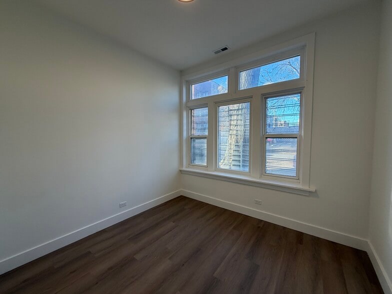 Building Photo - 1452 N Kedzie Ave