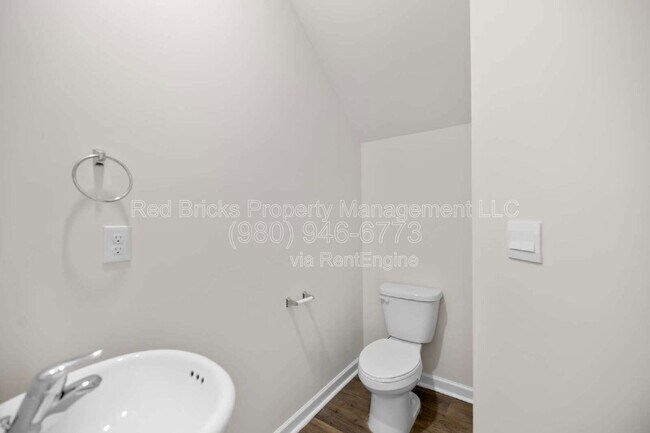 Building Photo - 8113 Murray Br Dr