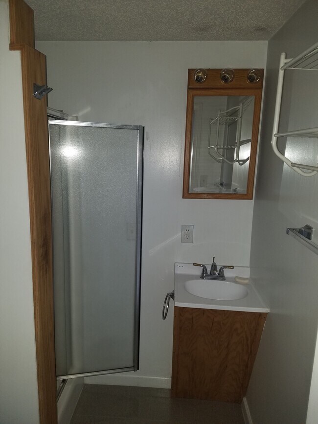 Building Photo - 557 W Church St