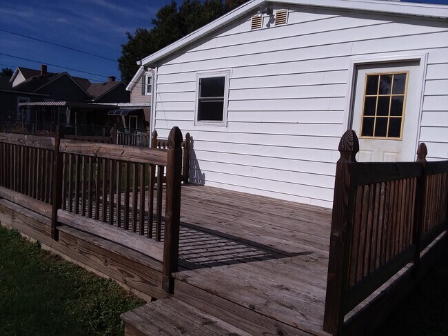 DECK at back of house - 1019 Putnam St