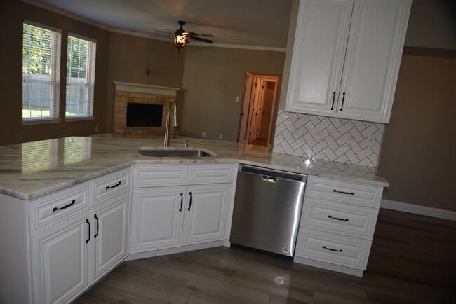 Building Photo - 11715 Oakwood Rdg