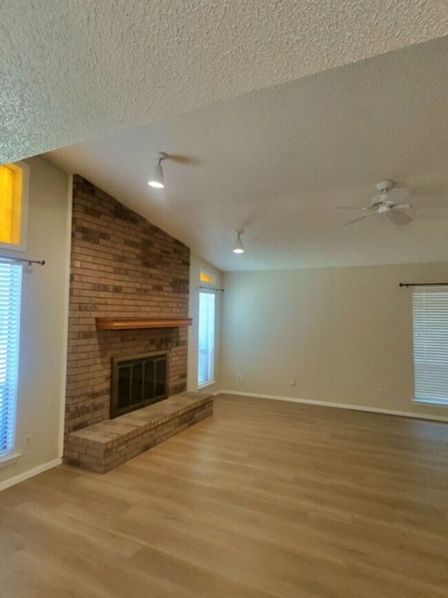Building Photo - 2317 Garden Park Ct
