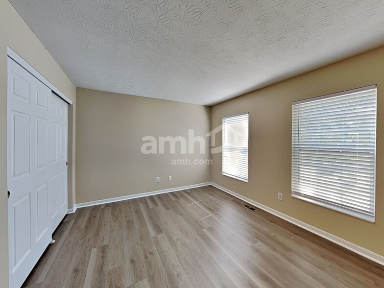 Building Photo - 725 Kent Cir