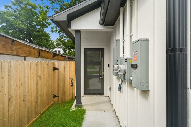 Building Photo - 4314 Stassen St