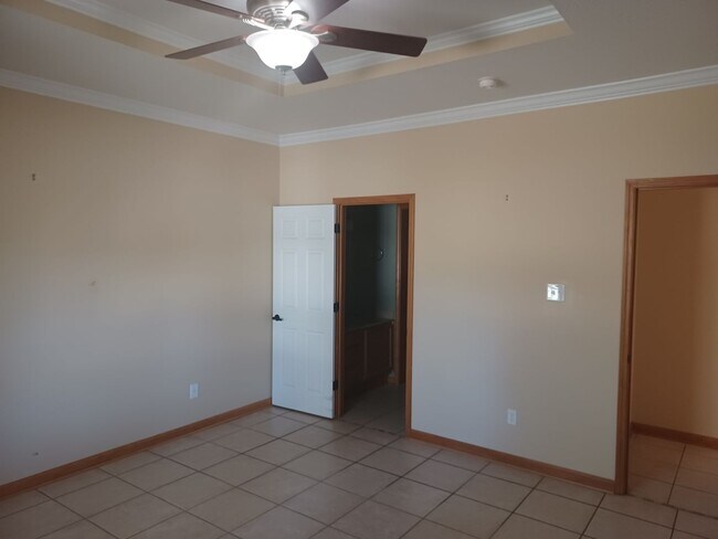 Building Photo - For Rent: Spacious 3 Bed, 2.5 Bath Townhome in Pineville!