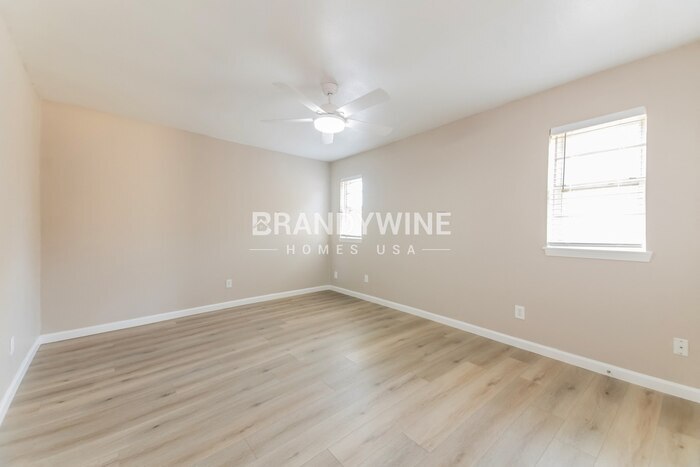 Building Photo - 5010 Collingwood Dr