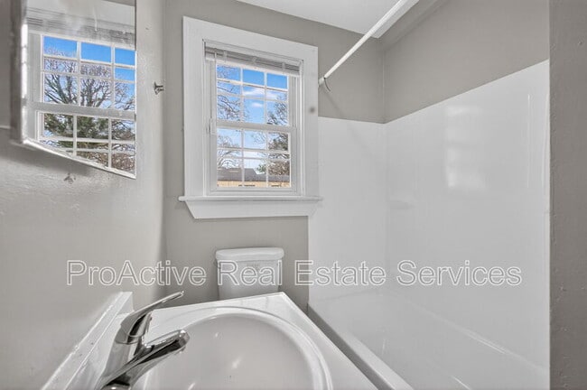 Building Photo - 108 Wright Ave