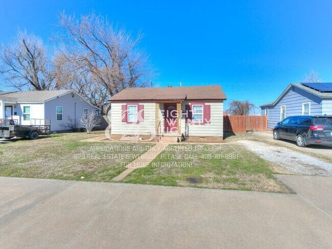 Building Photo - AVAILABLE NOW! Super Cute 2 Bed/1 Bath with HUGE backyard in Bethany!