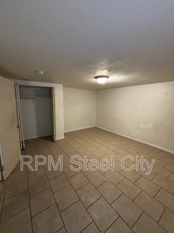 Building Photo - 511 W 12th St