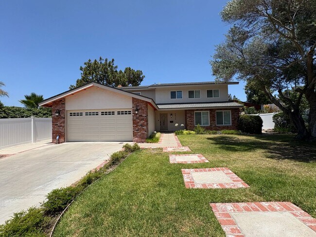 Primary Photo - Prestigious Home In Beautiful Del Cerro ~ ...