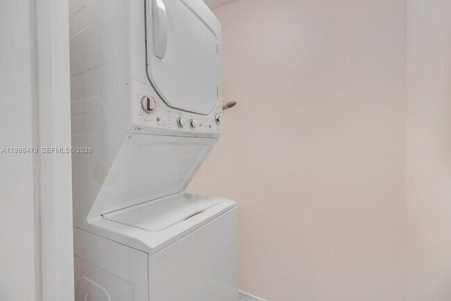 Building Photo - 16699 Collins Ave