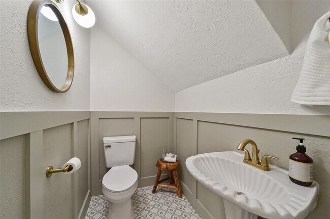 Building Photo - 2511 Blue Willow Dr