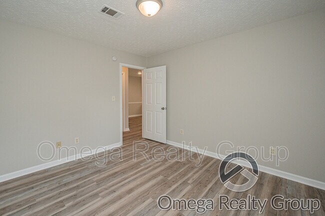 Building Photo - 8508 English Oak Loop