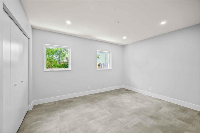 Building Photo - 828 NE 17th Way