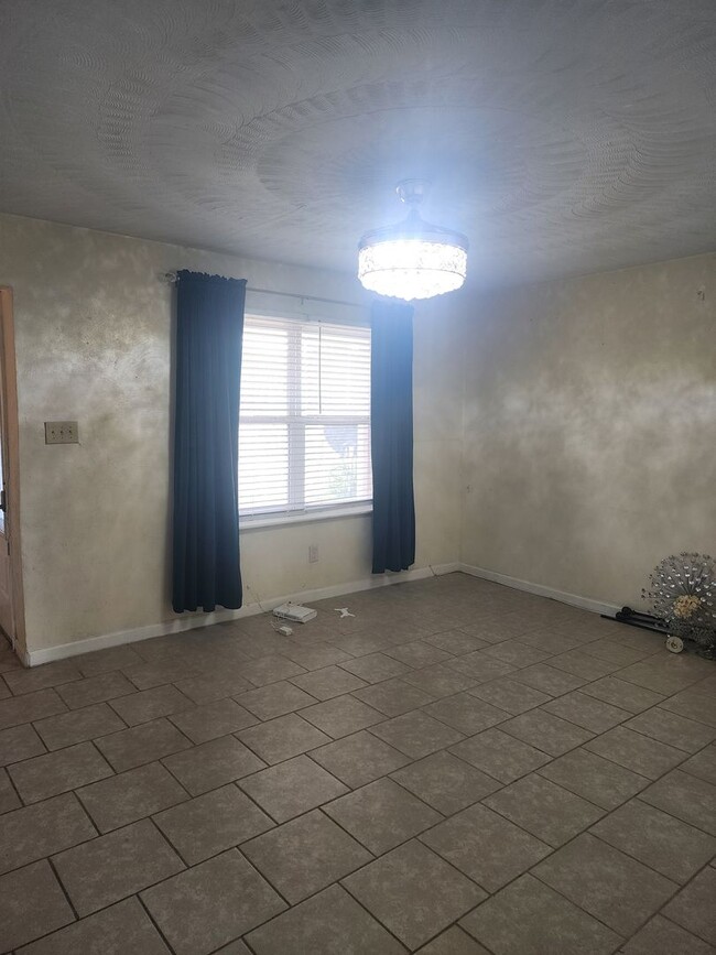 Building Photo - Chesapeake 3 bd, 1.5 bath