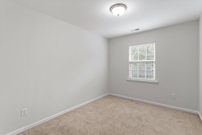 Building Photo - Beautiful Durham Town Home For Rent
