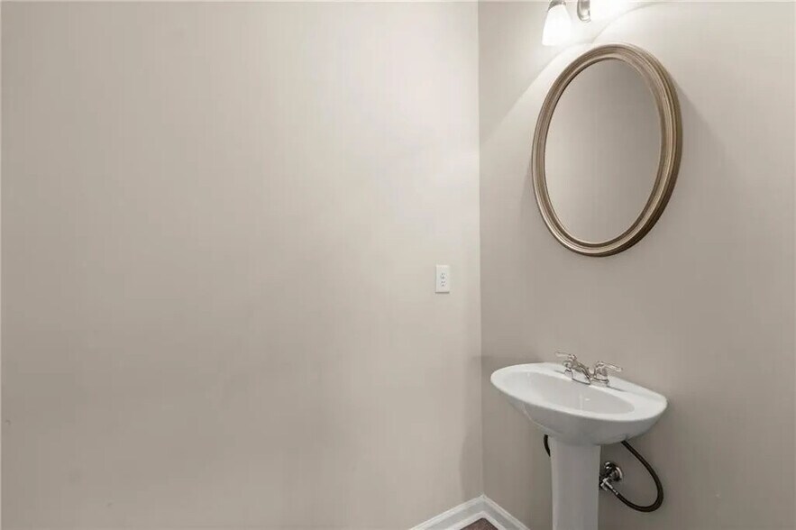 Building Photo - Room in Townhome on Chatham Ridge Dr