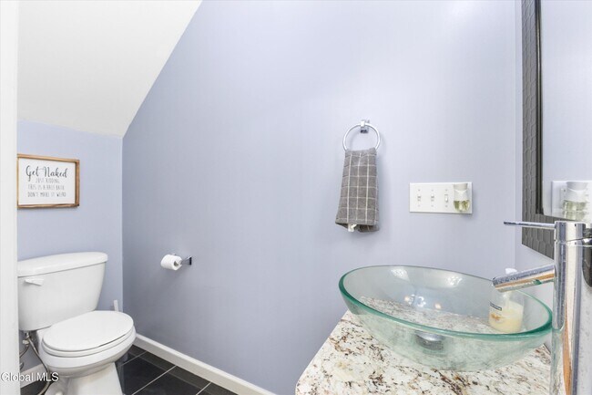 Building Photo - 401 Avalon Pl