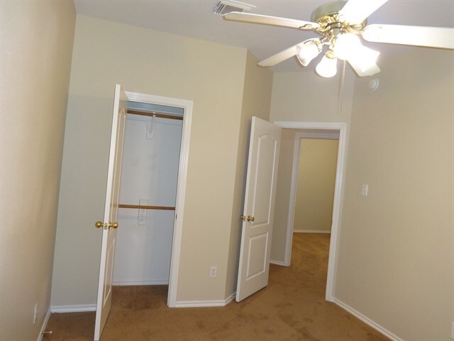 Building Photo - 1819 Manor Dr