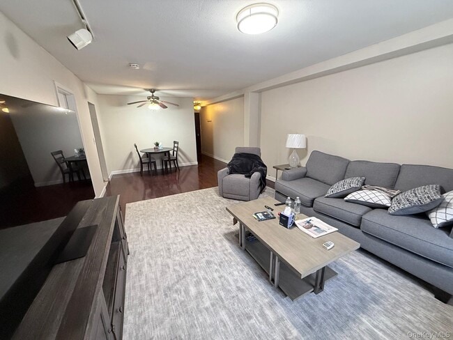 Building Photo - 530 Hudson Ave