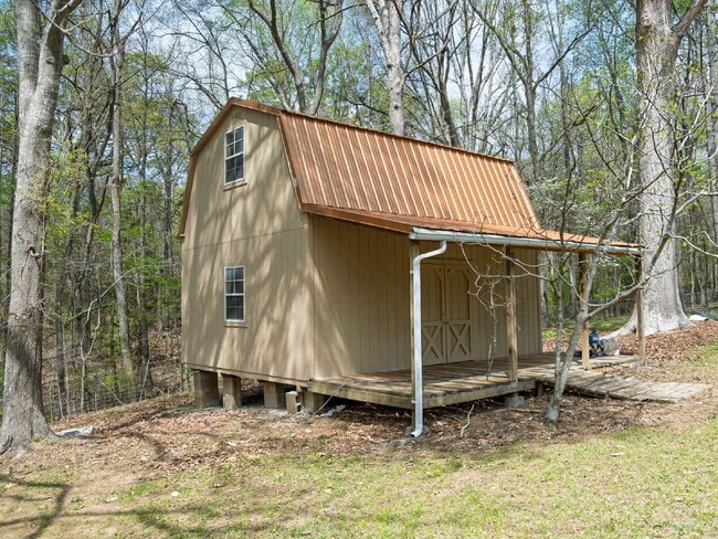 Building Photo - 102 McCall St