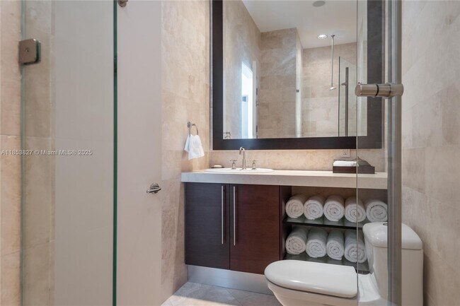 Building Photo - 5959 Collins Ave