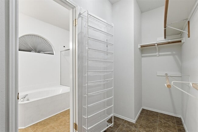 Building Photo - 1519 Freestone Dr