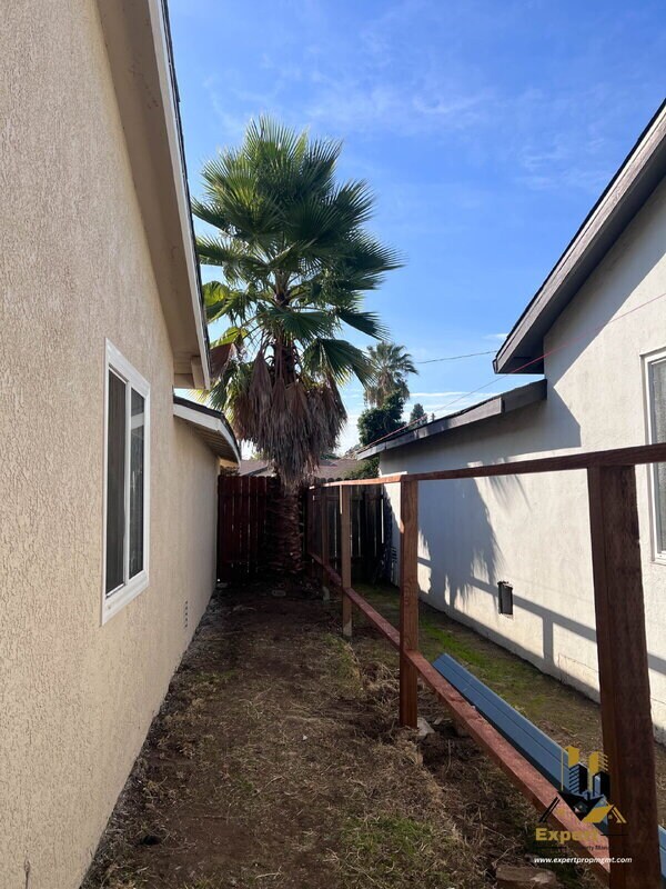 Primary Photo - 480 Lindley Dr