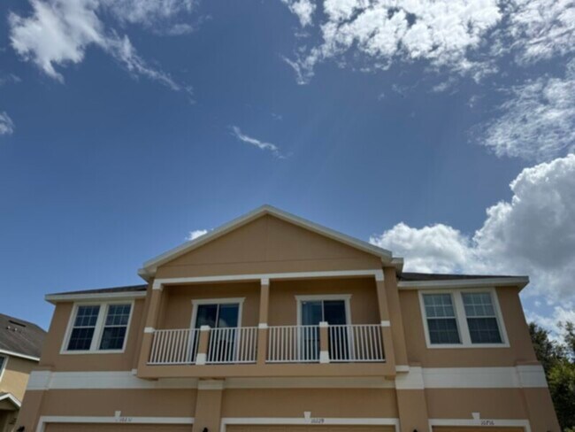 Primary Photo - 2 bed 2 bath 1 Car Garage Townhome
