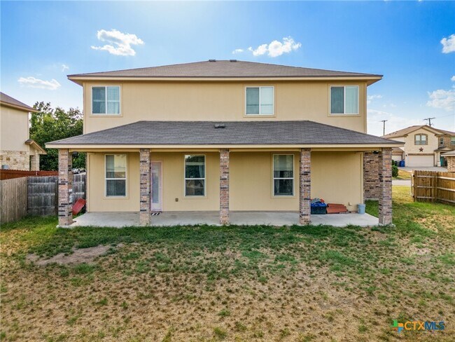 Building Photo - 2304 Scott Dr