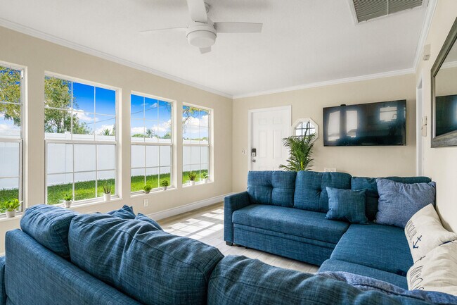 Building Photo - 1510 3rd Ct