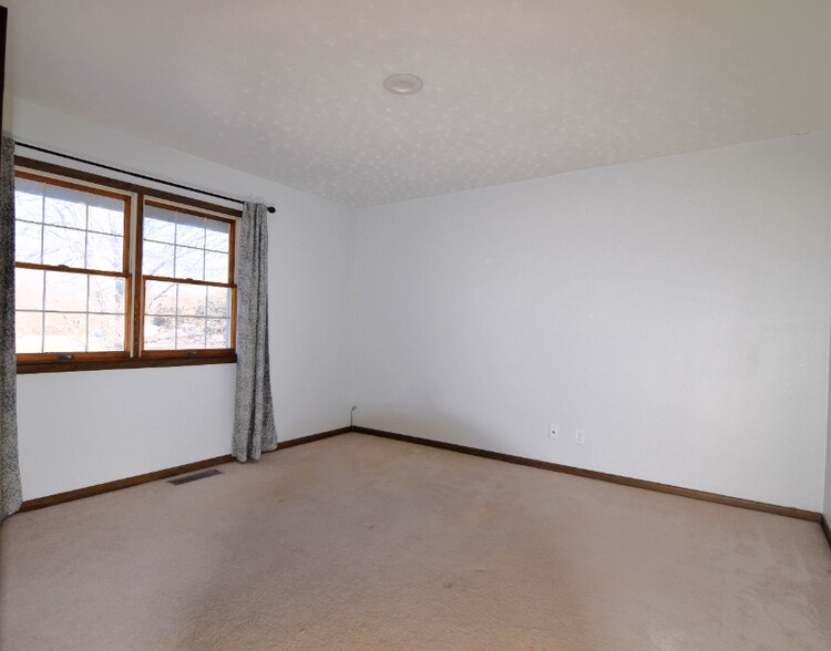 Building Photo - 2107 S 150 W