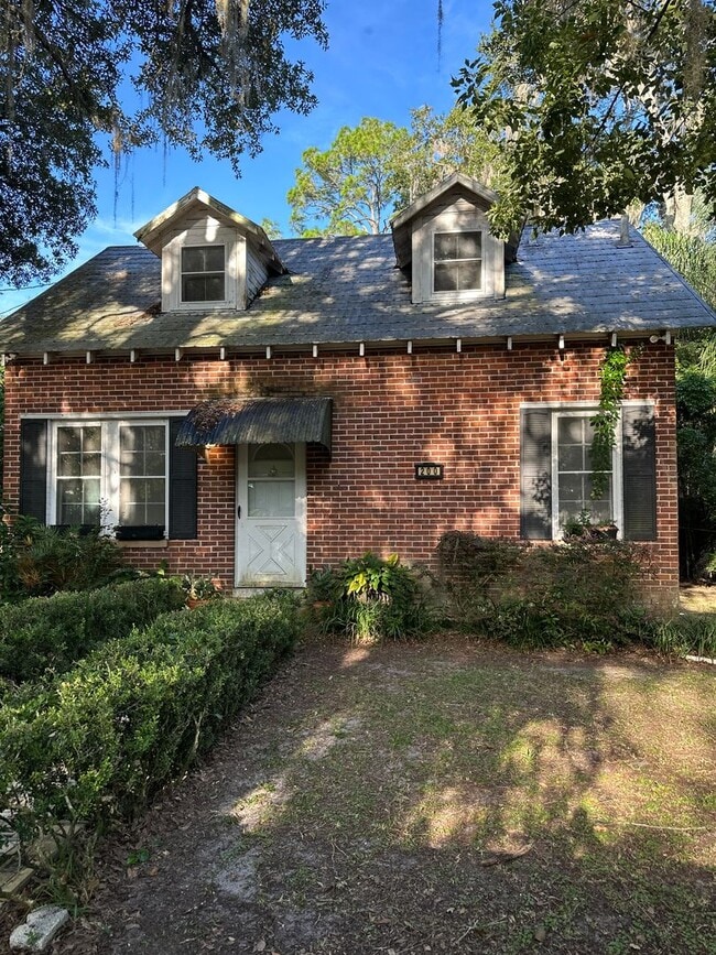 Building Photo - 200 NE 11th St