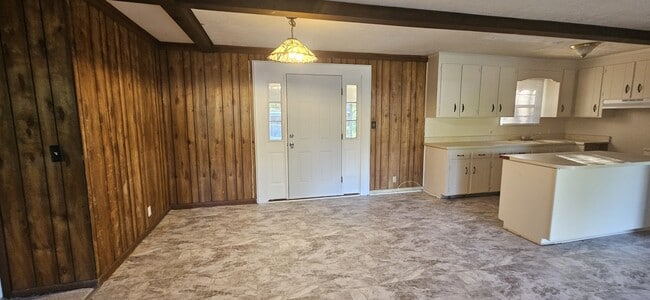 Building Photo - 306 Mustang Dr