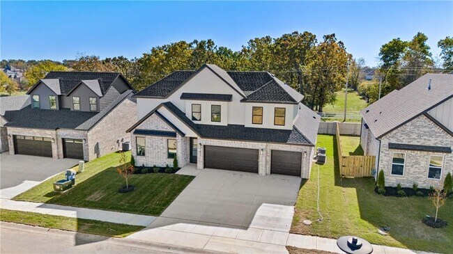 Building Photo - 1821 Peacock Rd