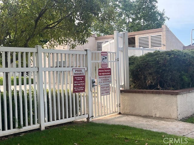 Building Photo - 520 Breezewood Ct