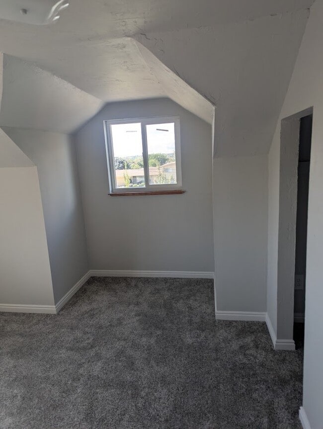 Building Photo - 960 E 2680 N