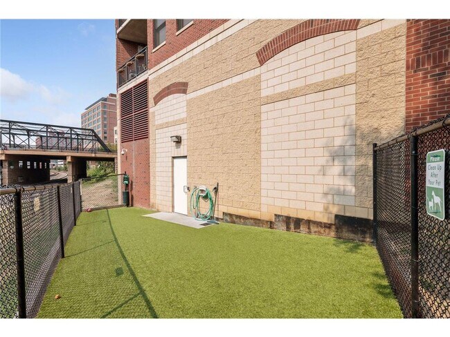 Building Photo - 401 N 2nd St