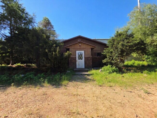 Building Photo - 24.2 Acres – Industrial Warehouse, Residential Or Office Space, Pole Shed & Recreational Land