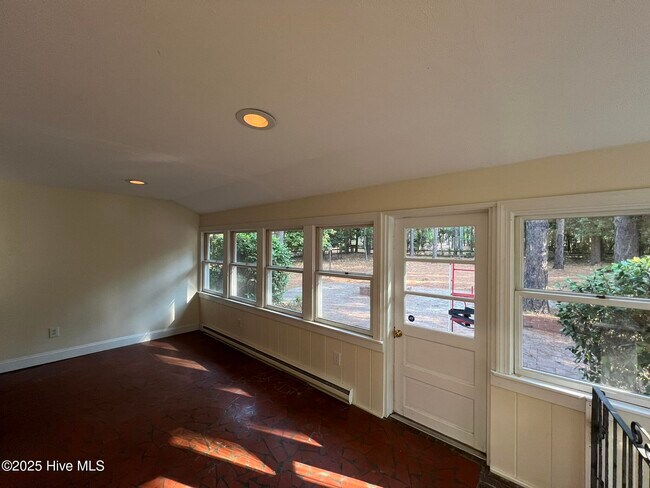 Building Photo - 1215 Midland Rd