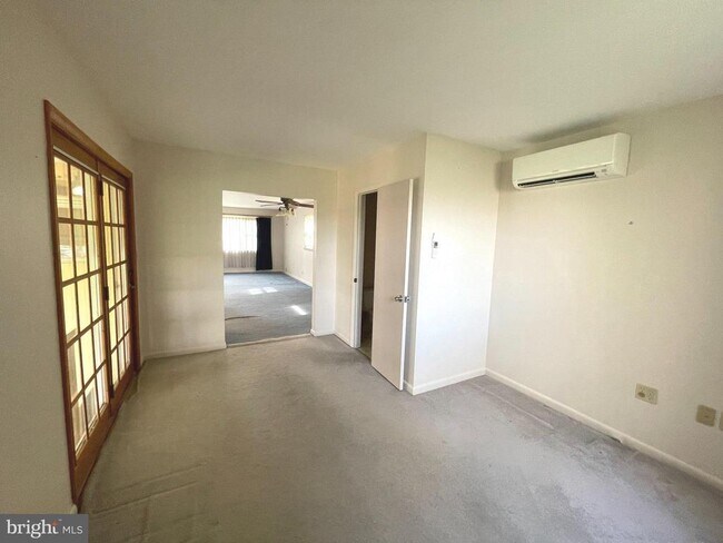 Building Photo - 113 E Woodland Dr