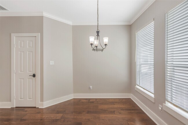 Building Photo - 1207 Nagle St