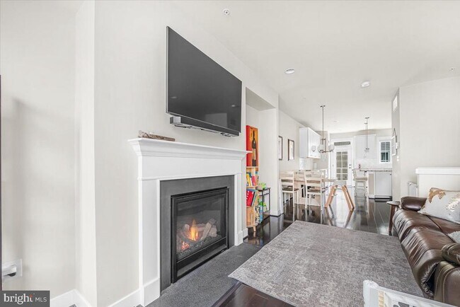 Building Photo - 12611 Macaulay St