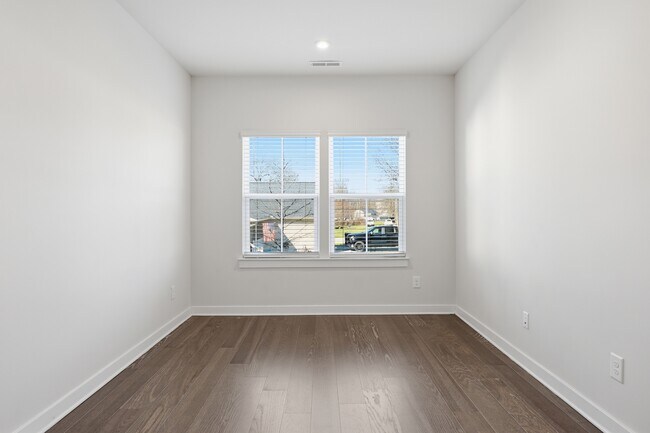 Building Photo - 6334 Cambridge Dr