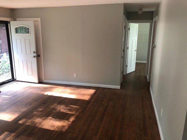 Building Photo - 3130 James St