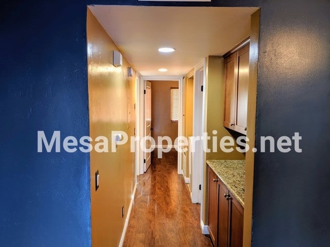 Building Photo - Very Nice 2 Bed 2 Bath Apartment in Ontario