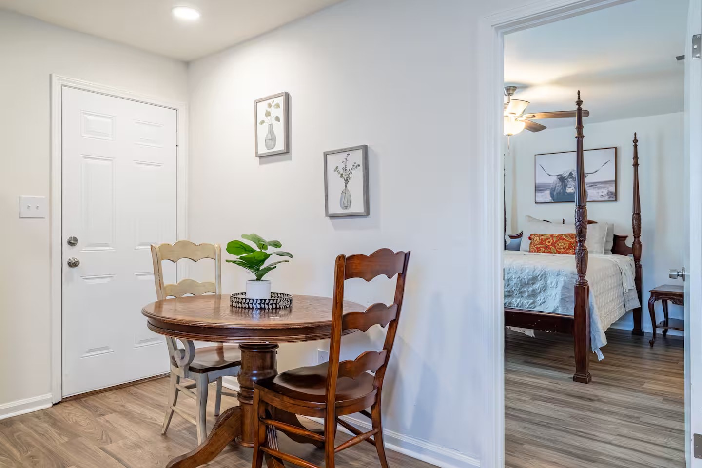 Building Photo - Room in Duplex on Washington St