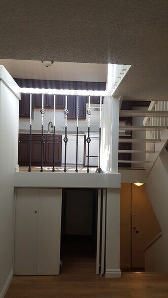 Building Photo - 933 S Manhattan Pl