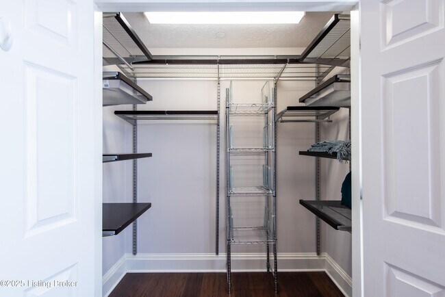 Building Photo - 133 S 3rd St